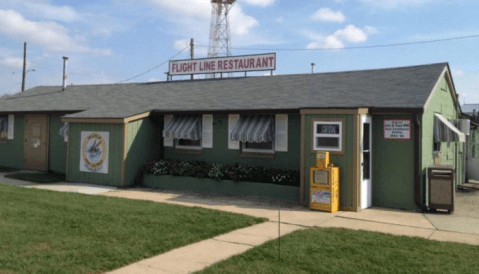 Watch Planes Take Off From These Unique Diners In New Jersey