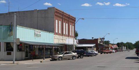 This Charming Nebraska Town Is Picture Perfect For An Autumn Day Trip