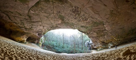 The Sand Cave Hike In Virginia That’s Unlike Any Other In The World