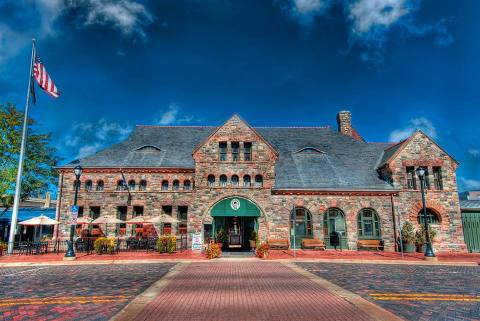 This Restaurant In Michigan Is Located In The Most Unforgettable Setting