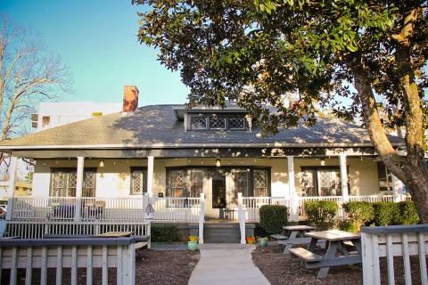 This Restaurant In Georgia Used To Be A Family Home And You'll Want To Visit