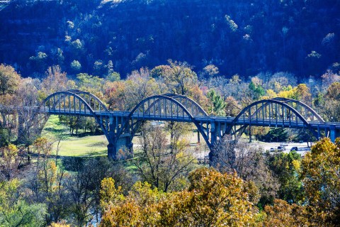 The Quiet Fishing Town In Arkansas That's Perfect For A Day Trip