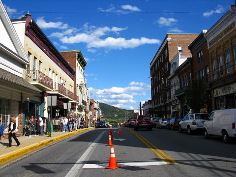 This Charming Town Near Pittsburgh Is Picture Perfect For An Autumn Day Trip