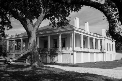 This Historic Mississippi Landmark Has A Haunting Past