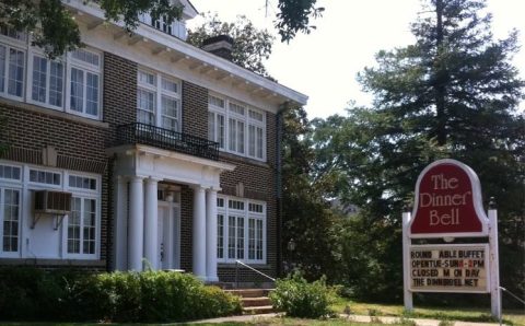 This Iconic Mississippi Restaurant Will Give You A True Southern Dining Experience