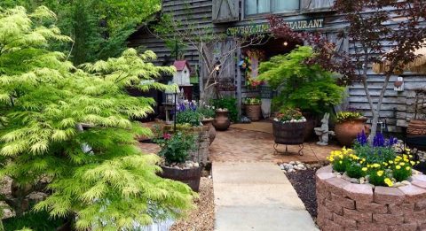 This Restaurant In Mississippi Is Located In The Most Unforgettable Setting