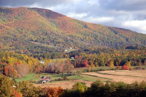 This Charming Virginia Town Is Picture Perfect For An Autumn Day Trip