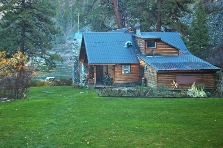 Salmon River Lodge Resort: a rustic, secluded Idaho resort