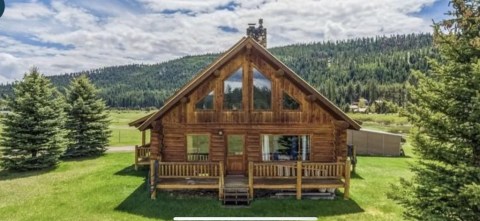 REDIRECTED These Cozy Cabins Are Everything You Need For The Ultimate Fall Getaway In Montana