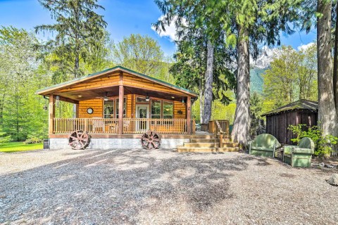 These 9 Cozy Cabins Are Everything You Need For The Ultimate Fall Getaway In Washington