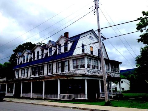 These 7 Haunted Houses Across America Are So Terrifying You Have To Sign A Waiver To Enter