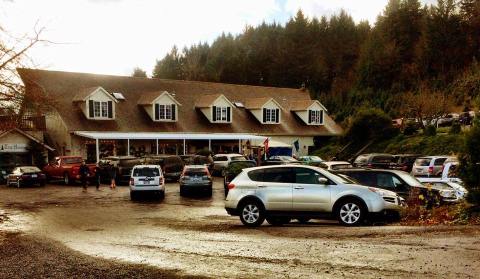 The Christmas Store In Oregon That's Simply Magical