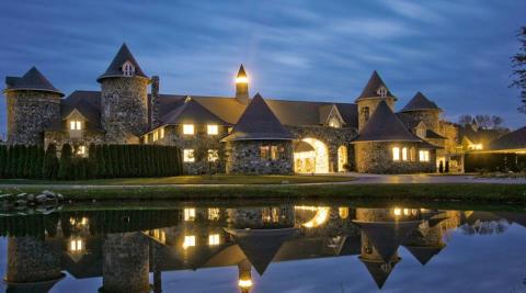 The Chapel In Michigan That's Located In The Most Unforgettable Setting