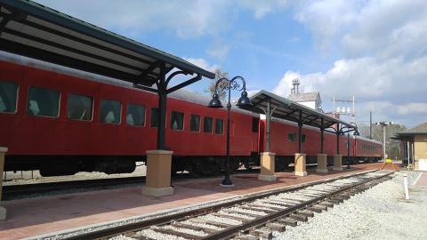 The Magical Christmas Train Ride In Kansas Everyone Should Experience At Least Once