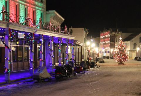 10 Main Streets In Michigan That Are Pure Magic During Christmastime