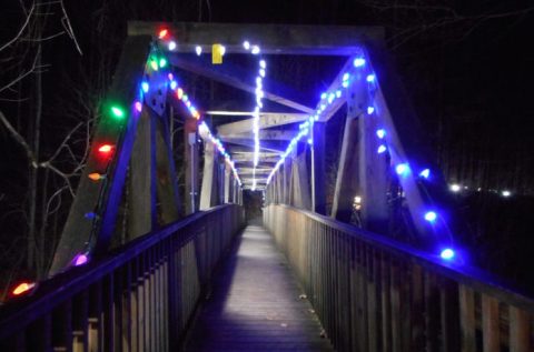 The Virginia State Park That Transforms Into A Winter Wonderland During The Holidays