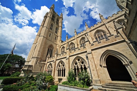 The Chapel In Connecticut That's Located In The Most Unforgettable Setting