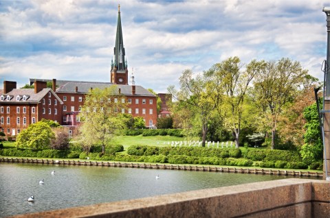 The Chapel In Maryland That's Located In The Most Unforgettable Setting