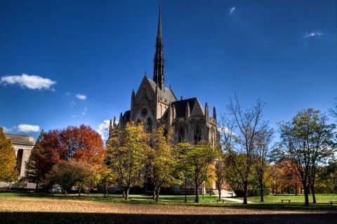 The Chapel In Pittsburgh That's Located In The Most Unforgettable Setting