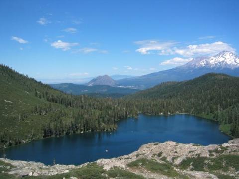 The Hidden Lake In Northern California That Everyone Should Visit At Least Once