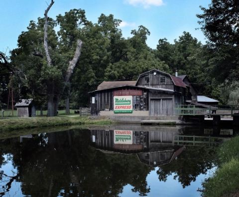 You'll Want To Visit These 8 Charming And Unique Cider Mills In Indiana This Fall