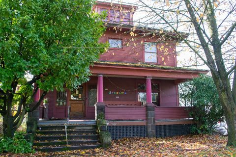 The Quirkiest Restaurant In Portland That's Impossible Not To Love