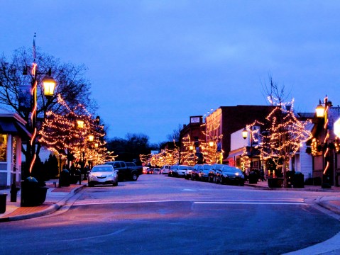 Here Are The 11 Most Enchanting, Magical Christmas Towns In Illinois