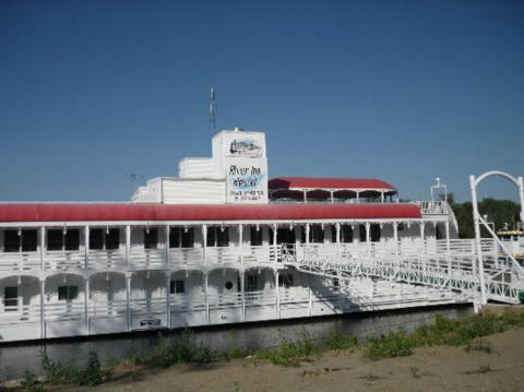 Bet You've Never Experienced Anything Like This Floating Resort In Nebraska