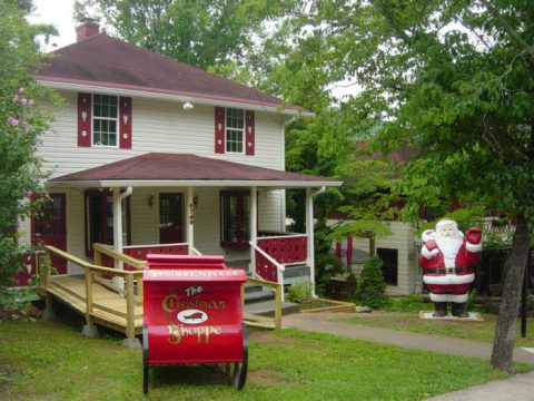 The Christmas Store In Georgia That's Simply Magical