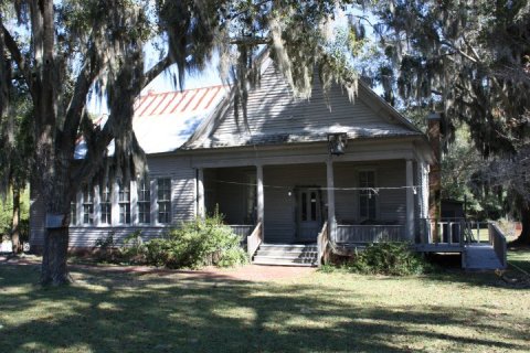 The Historic Schoolhouse In Alabama That's Now A Restaurant You'll Definitely Want To Visit