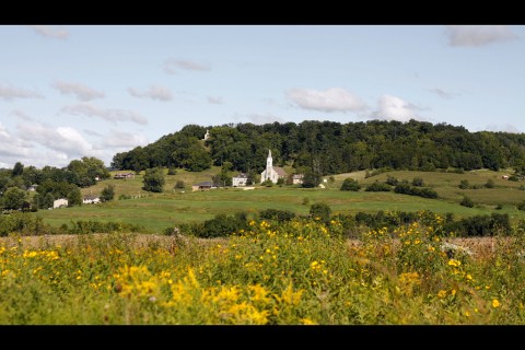 The Chapel In Iowa That's Located In The Most Unforgettable Setting