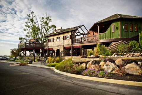 The Massive Tree House In Pennsylvania That's Actually A Restaurant You Need To Visit