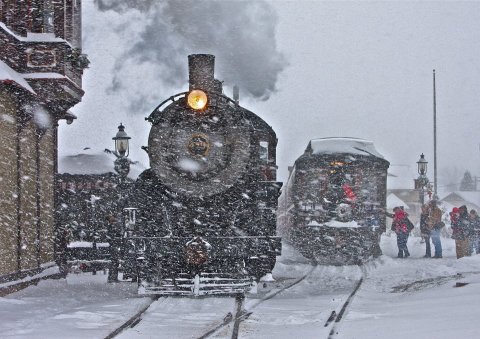 Board Santa's Paradise Express In Pennsylvania For A Magical Experience