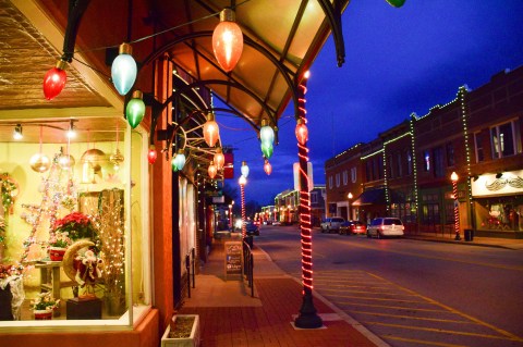 Here Are The 14 Most Enchanting, Magical Christmas Towns In Arkansas