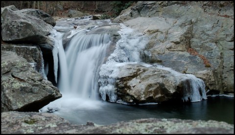 10 Gorgeous Frozen Waterfalls In North Carolina That Must Be Seen To Be Believed