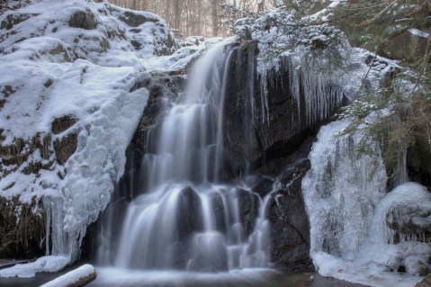 5 Gorgeous Frozen Waterfalls In Maryland That Must Be Seen To Be Believed