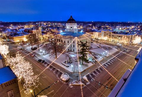 9 Main Streets In Indiana That Are Pure Magic During Christmastime