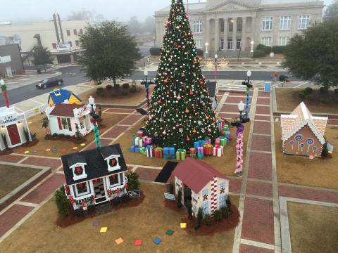 The Christmas Attraction In Alabama That Will Make The Holidays Sweet