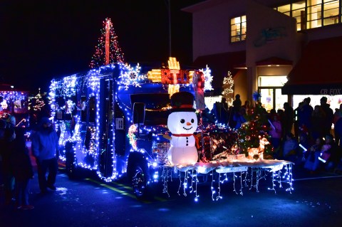 Here Are The 12 Most Enchanting, Magical Christmas Towns In New Mexico