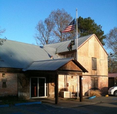 This Restaurant In Louisiana Used To Be A Steamboat Warehouse And You'll Want To Visit