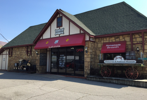 The Train-Themed Restaurant In Oklahoma That Will Make You Feel Like A Kid Again