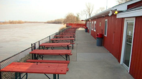 8 Nebraska Restaurants Right On The River That You’re Guaranteed To Love