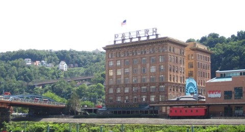 The Train-Themed Restaurant In Pittsburgh That Will Make You Feel Like A Kid Again