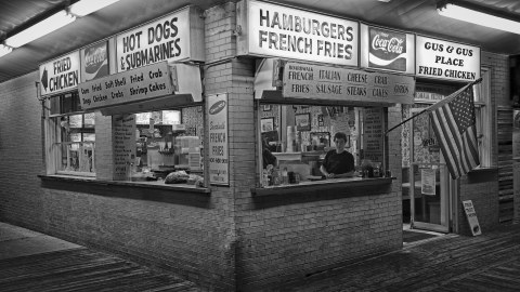 The Landmark Burger Joint In Delaware That Will Take You Back In Time