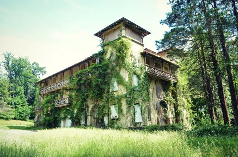 An All Girls School Was Built Deep In The Woods In Maryland And Then Suddenly Abandoned