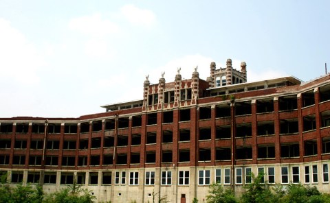 These 8 Haunted Places In Louisville Will Send Chills Down Your Spine