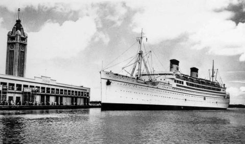 These 13 Rare Photos Show Hawaii’s Tourism History Like Never Before