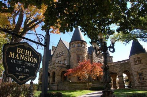 Spend The Night In Pennsylvania's Most Majestic Castle For An Unforgettable Experience