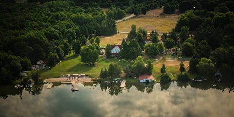 The Historic Lakefront Resort In Michigan That Will Sweep You Away To A Simpler Time