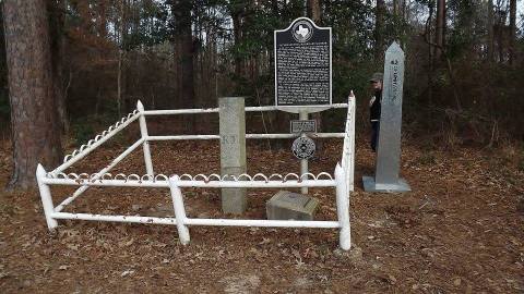 Stand Along The Former Border Of Texas At This Fascinating Historic Landmark